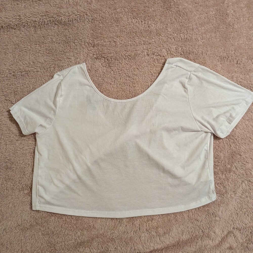 SHEIN Cream Short Sleeve Scoop Neck Crop Top